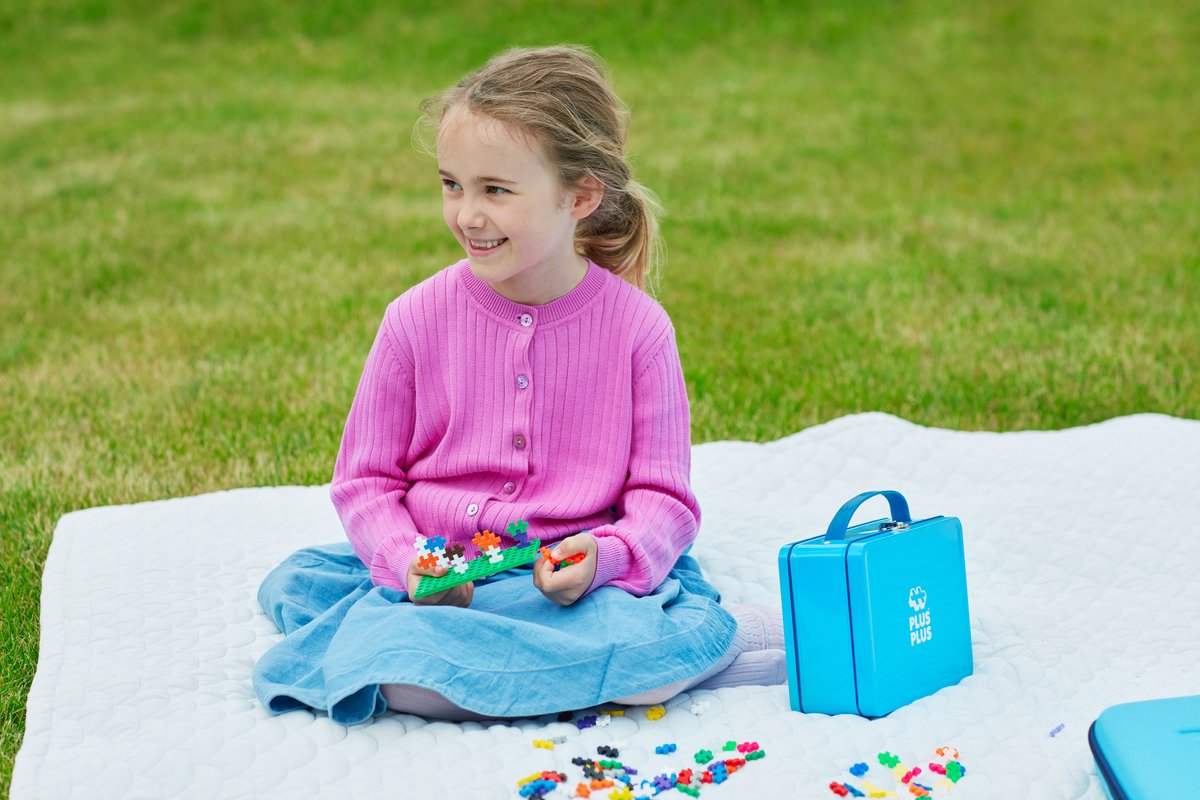 Plus-Plus Basic Reiskoffer 600 delige bouwset blauw - 7002 - Bouwspeelgoed - Constructiespeelgoed - Set met bouwstenen - Vanaf 5 jaar — afbeelding 4