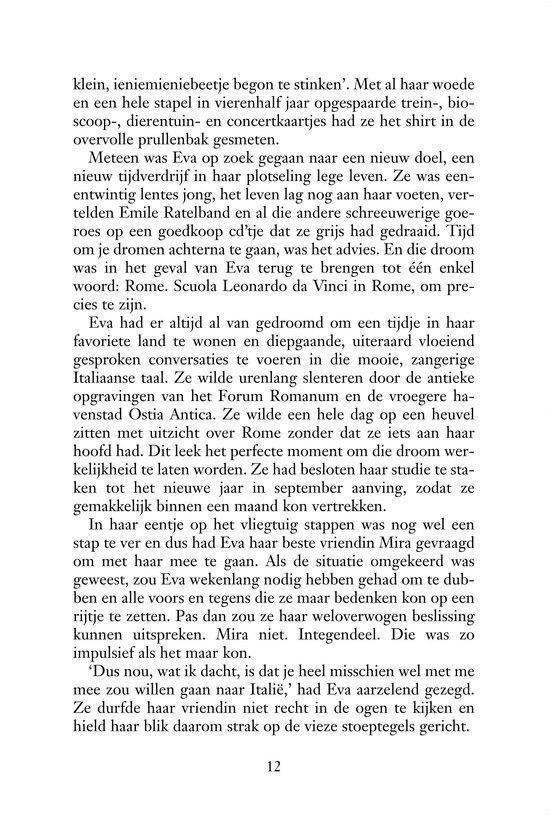 Kaft van een boek met witte letters op een blauwe achtergrond.