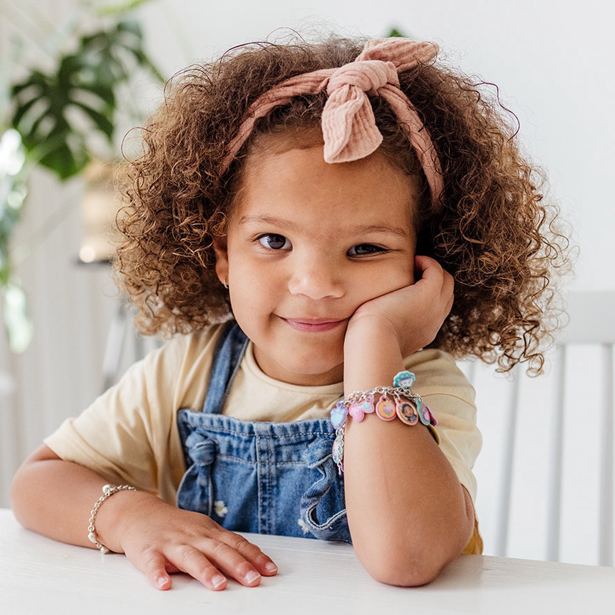 Gabby's Poppenhuis Totum knutselpakket XL 3 in 1 bedel armbandjes maken speelgoed meisjes, diamond paint, spraypens en sjablonen - Gabby's Dollhouse cadeautip knutselen creatief speelgoed — afbeelding 11