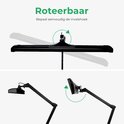 Zwarte bureaulamp met verstelbare hoek. Roteerbaar, bepaal eenvoudig de invalshoek.