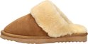 Bruine suède pantoffel met beige schapenvacht voering en bruine zool.
