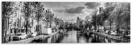 Dibond - Uitzicht over de Grachten van Amsterdam (Zwart-wit) - 60x20 cm Foto op Aluminium (Met Ophangsysteem)
