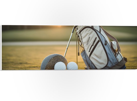 PVC Schuimplaat - Golf - Golfbal - Sport - Hobby - Tas - Gras - 60x20 cm Foto op PVC Schuimplaat (Met Ophangsysteem)
