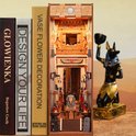 Vergrendelingsmodel van de 'Adventure in Egypt' 3D-puzzel, naast boeken en een Anubis-beeld.