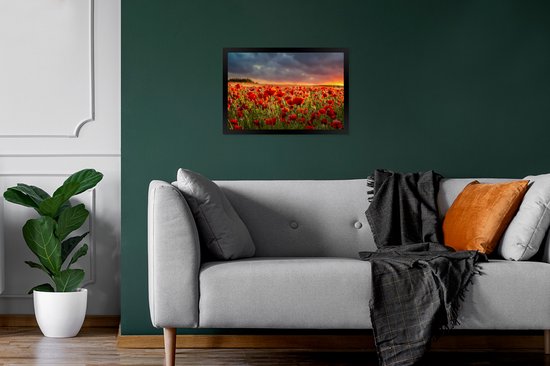Affiche avec cadre Coquelicot - Champ de coquelicots sous un ciel menaçant cadre photo noir - cadre photo noir - 30x20 cm - Affiche avec cadre