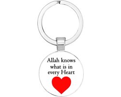 Akyol - Allah knows what is in every heart Sleutelhanger - allah - Moslims - cadeautje voor iemand die gelovig is - islam - geloof - god - koran - gelovigen - cadeau - kado - gift - geschenk - liefde - 2,5 x 2,5 CM