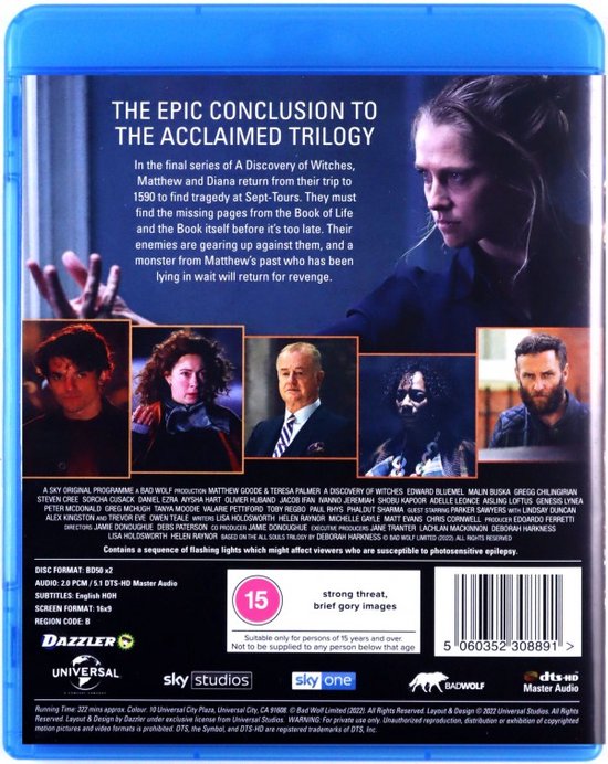 Achterkant van de Blu-ray hoes voor "A Discovery Of Witches: The Final Chapter" met een beschrijving en vier kleinere afbeeldingen van castleden.