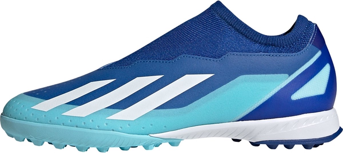 adidas X Crazyfast.3 Veterloze Turf Voetbalschoenen in blauw, maat 44, met een gestroomlijnd ontwerp en drie witte strepen.