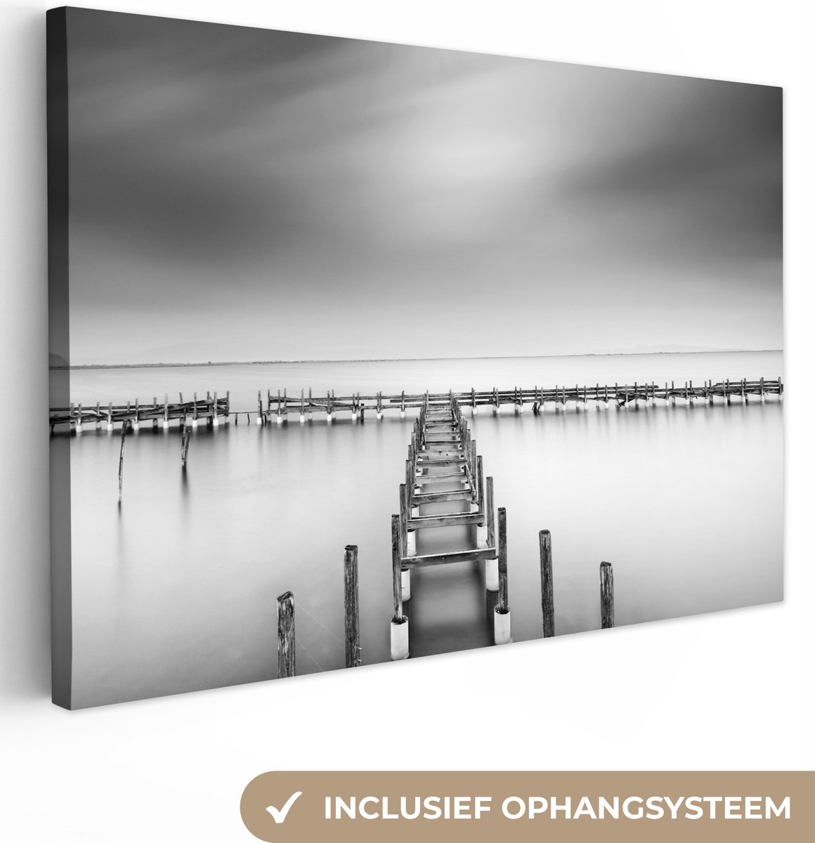 Canvas schilderij - Steiger - Palen - Zee - Zwart wit - Canvasdoek - Foto op canvas - 120x