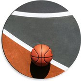 Dibond Muurcirkel - Bovenaanzicht van Basketbal op Lijnen van Basketbalveld - 30x30 cm Foto op Aluminium Muurcirkel (met ophangsysteem)