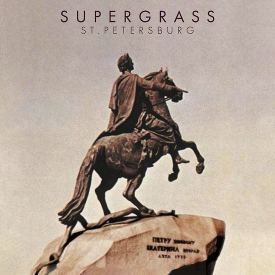 Supergrass St. Petersburg album cover: bronzen ruiter op paard op rots.