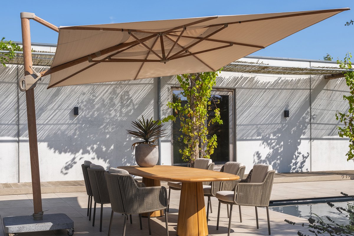 4 Seasons Outdoor Hacienda cantilever parasol 300 x 400 cm - wood-look frame