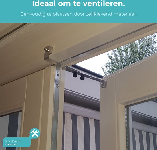 Bevestiging van een deurvastzetter aan de bovenkant van een deurpost met tekst.