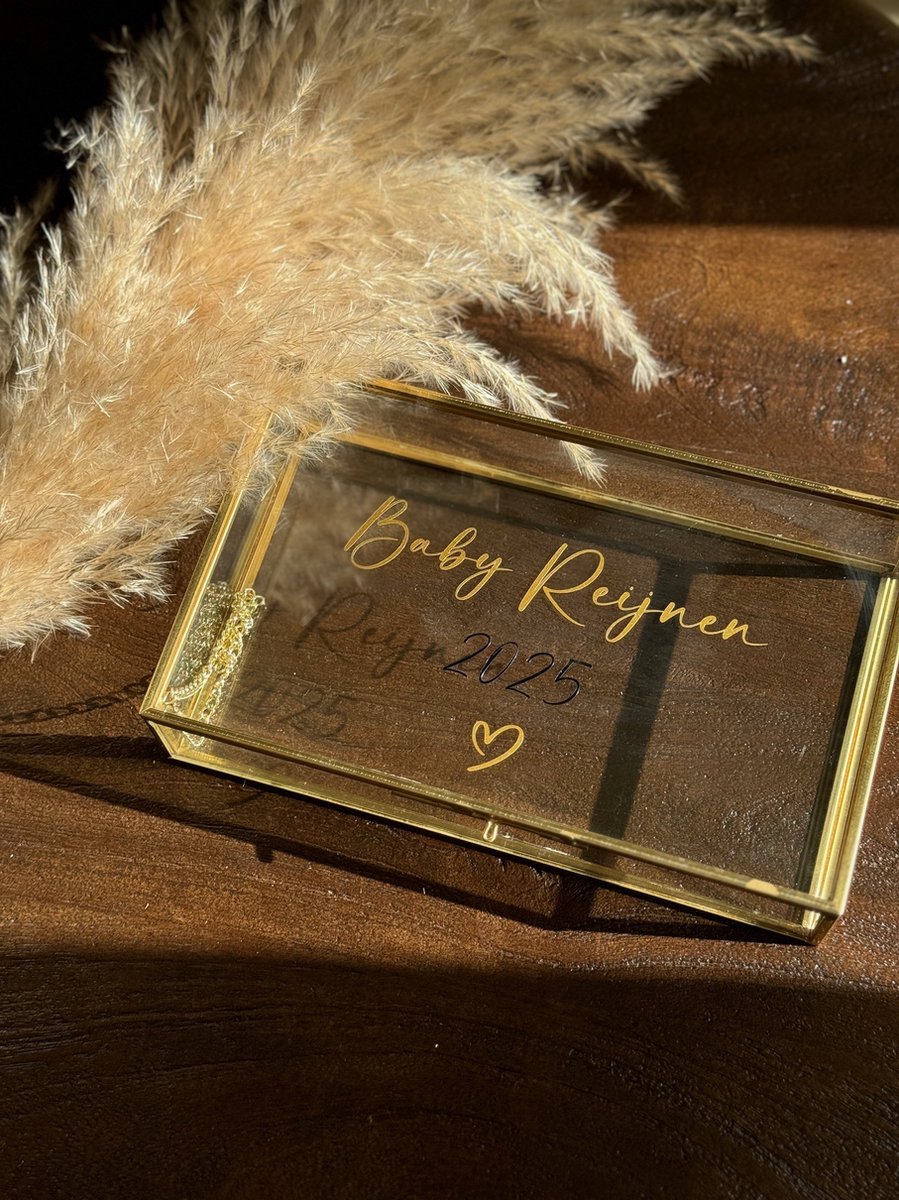 Goedkoopste GLAZEN MEMORY BOX maat XL - Goud / Zwart - PERSONALISEER NAAR WENS | Herinneringsbox | Herinneringskist | Herinneringsdoos | Memorybox | Kraamcadeau met naam | Baby geboortecadeau | Huwelijkscadeau | Ringdoos | Kerstcadeau | Bewaardoos | Sieradendoos
