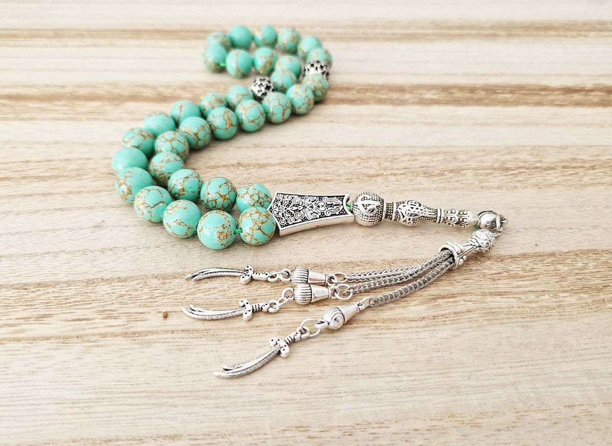 Handgemaakte tesbih "tasbih" natuursteen "Groen howliet gesponnen goud" - Aantal kralen 33 - Diameter kralen 10 MM - met metaal tassel "model 8" - Een mooi cadeau-idee