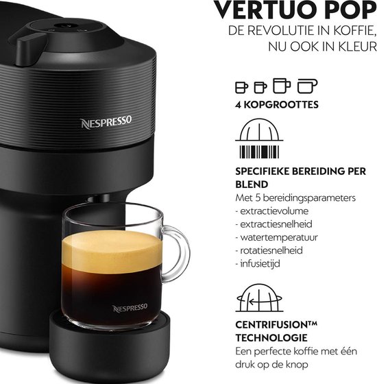 Zwarte Nespresso Vertuo Pop machine met een glas koffie, tekst over Centrifusion technologie.