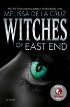 Boekomslag van "Witches of East End" door Melissa de la Cruz, met een close-up van een groen oog met vogelvormige patronen.