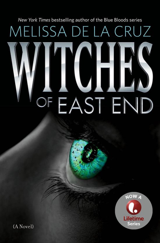 Boekomslag van "Witches of East End" door Melissa de la Cruz, met een close-up van een groen oog met vogelvormige patronen.