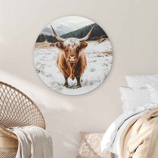 WallCircle® Wandcirkel 90x90 cm - Muurcirkel Schotse Hooglander - Landschap - Sneeuw - Bergen - Winter - Muurdecoratie woonkamer - Wanddecoratie slaapkamer - Kamer decoratie accessoires - Ronde schilderijen