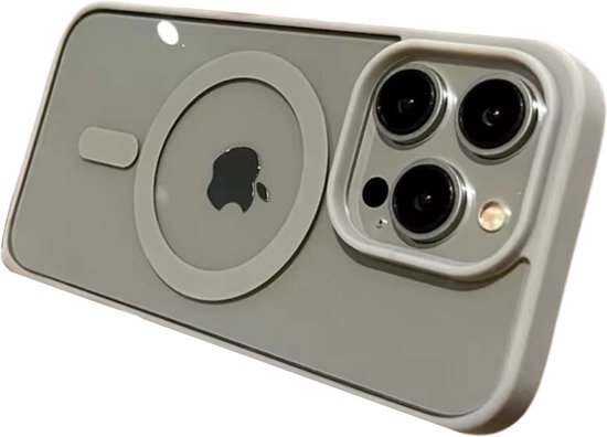 Grijze hoes voor iPhone 14 Pro Max, met MagSafe ring en Apple logo, toont de cameralens.