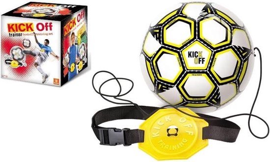 Witte voetbal met zwarte en gele patronen, 'Kick Off Trainer'-tekst. Gele trainingsband.