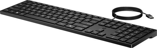 Zwart HP toetsenbord met numeriek gedeelte, USB-A kabel, vanuit een schuine hoek.