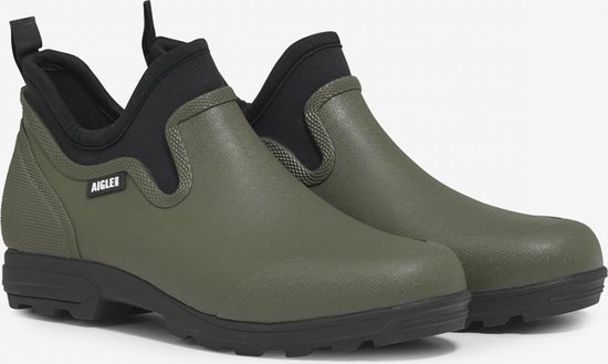 Paar kaki Aigle laarsjes, met de neuzen naar rechts. Zwarte zolen.