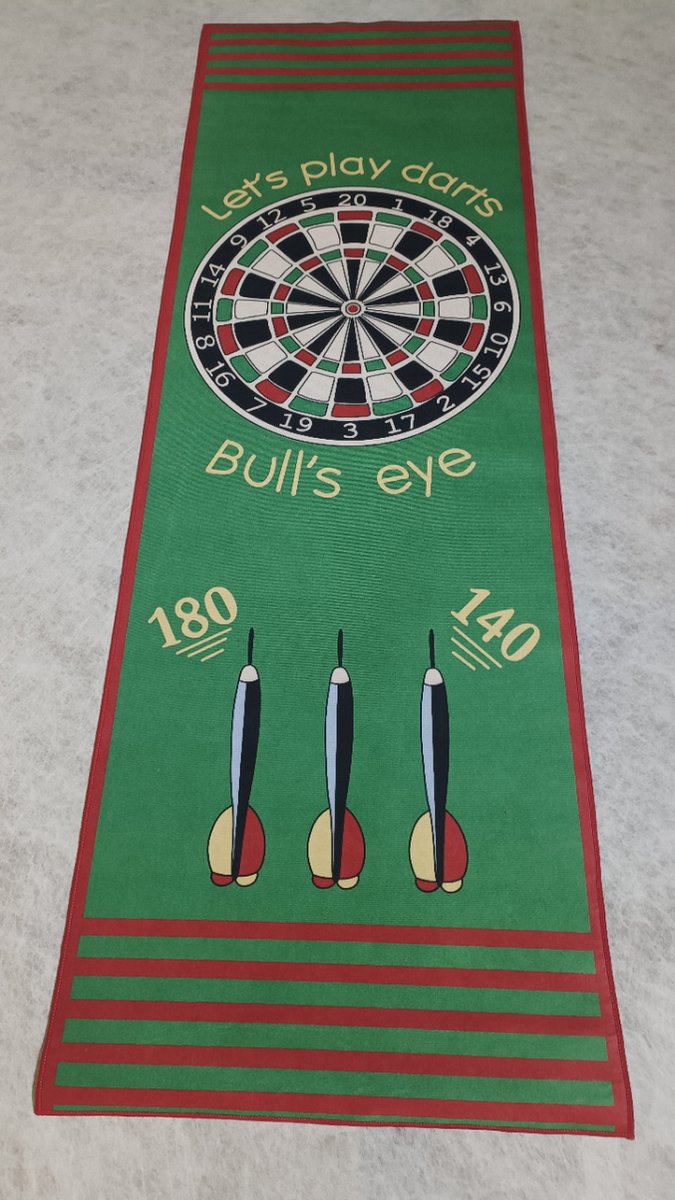 dartmat - dartkleed - bulls eye - 237 x 79 cm - groen - met pijlen op dartmat