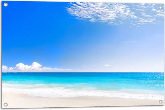 WallClassics - Tuinposter – Strand met Licht Blauwe Zee - 90x60 cm Foto op Tuinposter  (wanddecoratie voor buiten en binnen)