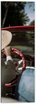WallClassics - Dibond - Oud Koppel in Cabrio - 50x150 cm Foto op Aluminium (Met Ophangsysteem)