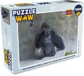 Puzzel Een enorme Gorilla rust uit tegen een stenen muur - Legpuzzel - Puzzel 1000 stukjes volwassenen