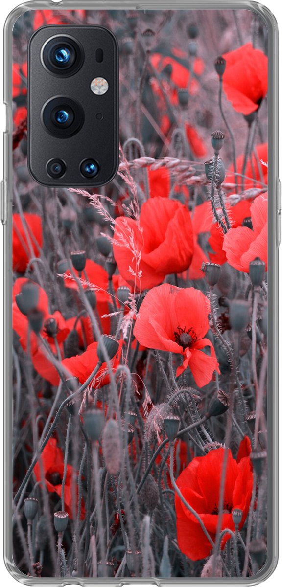 Telefoonhoesje Geschikt voor OnePlus 9 Pro hoesje - Rode Klaprozen in een zwart wit afbeelding - Siliconen Telefoonhoesje Telefoonhoesje
