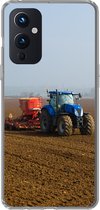 Geschikt voor OnePlus 9 hoesje - Tractor - Blauw - Mist - Siliconen Telefoonhoesje