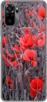Geschikt voor Xiaomi Redmi Note 10 Pro hoesje - Rode Klaprozen in een zwart wit afbeelding - Siliconen Telefoonhoesje