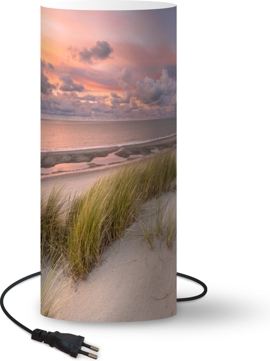 Lamp - Nachtlampje - Tafellamp slaapkamer - Strand - Zee - Duin - Nederland - Roze - 70 cm hoog - Ø29.6 cm - Inclusief LED lamp