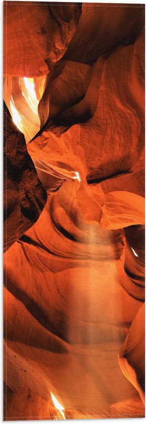WallClassics - Vlag - Zonnestralen door Antelope Canyon - 20x60 cm Foto op Polyester Vlag