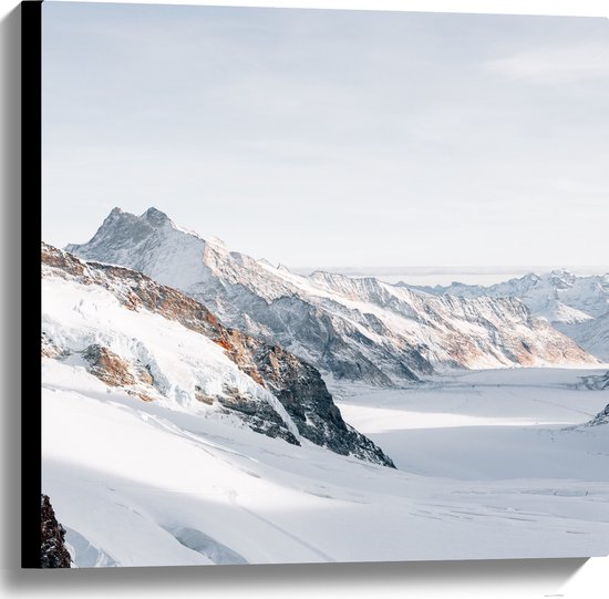 WallClassics - Canvas  - Sneeuwlandschap bovenaan de Bergen - 60x60 cm Foto op Canvas Schilderij (Wanddecoratie op Canvas)