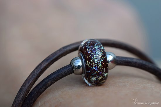 Urn-Herinnerings lederen vintage Brown armband met crematie-as glasbedel Sparkle Brown en rvs stoppers- crematie-as wordt vast in glas verwerkt- Armband wordt voor u op maat gemaakt-herinneringssieraad-assieraad-sieraad-armband-rvs kliksluting