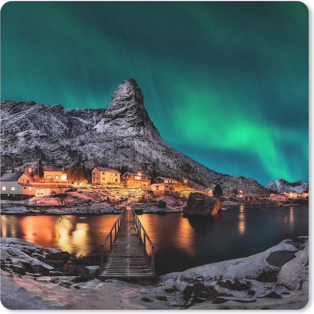 Muismat 30x30 cm - Mousepad Noorderlicht - IJsland - Sneeuw - Dorp - Groen - Bergen - Muismatten