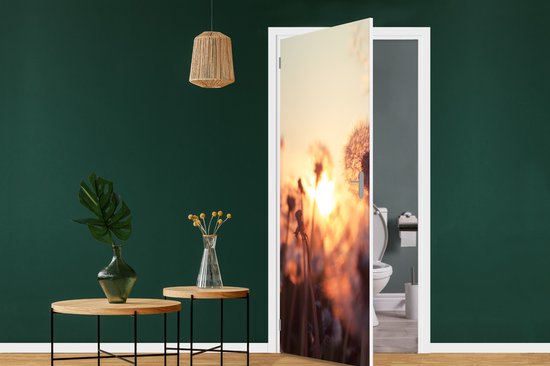 Deursticker Paardenbloem - Zonsondergang - Lente - 90x205 cm - Deurposter