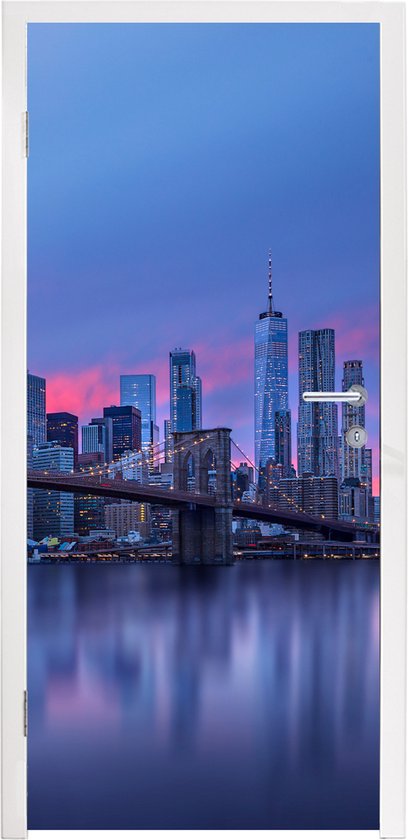 Deursticker New York achter de Brooklyn Bridge - 90x235 cm - Deurposter