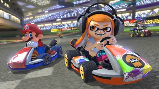 Mario Kart 8 Deluxe: Mario en een Inklings meisje racen in felgekleurde karts, met publiek op de tribunes.