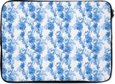 Laptophoes 13 inch - Bloemen - Bloesem - Patroon - Blauw - Laptop sleeve - Binnenmaat 32x22,5 cm - Zwarte achterkant