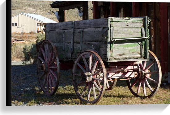 WallClassics - Canvas  - Houten Wagen op Boederij - 60x40 cm Foto op Canvas Schilderij (Wanddecoratie op Canvas)