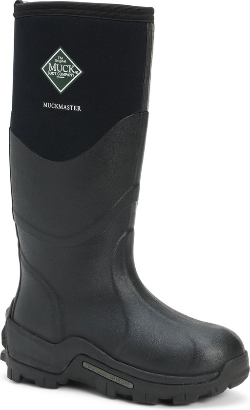 Zwarte Muckmaster laars met groen logo van Muck Boot Company.