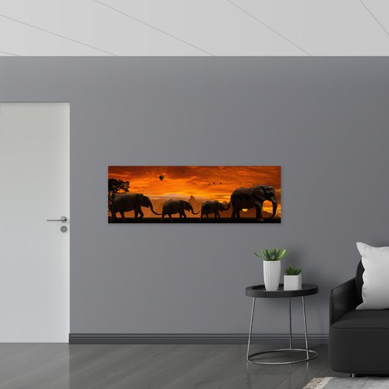 WallClassics - Plaque en Mousse PVC - Parade des Éléphants au Coucher du Soleil - Photo 150x50 cm sur Plaque en Mousse PVC (Avec Système d'accrochage)