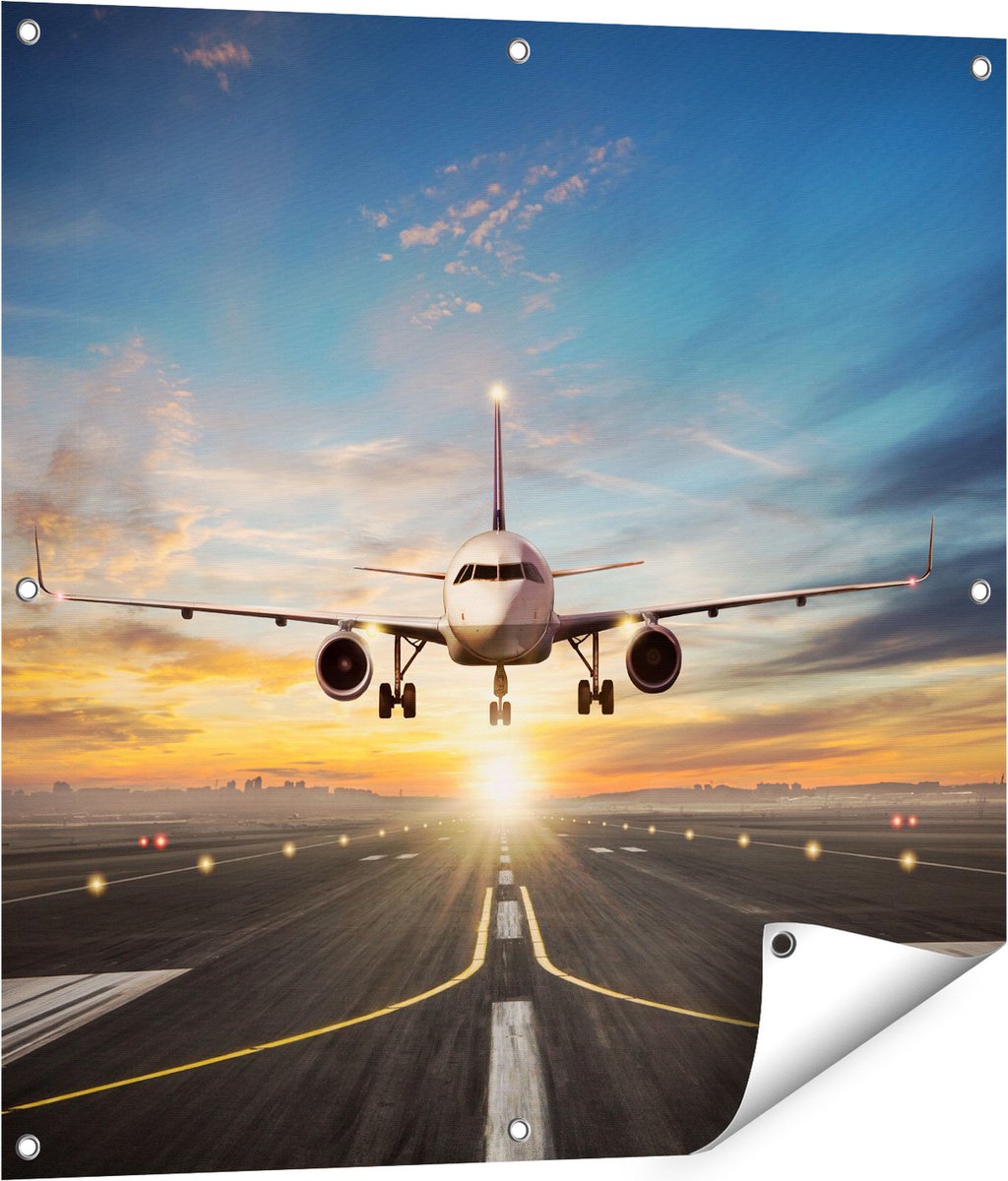 Gards Tuinposter Vliegtuig met een Landing op de Luchthaven - 80x80 cm - Tuindoek - Tuindecoratie - Wanddecoratie buiten - Tuinschilderij Multikleur