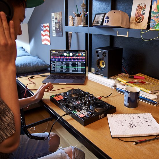 Hercules DJControl Inpulse 200 MK2 - DJ Controller - Mix met Serato DJ Lite en DJUCED - Met functies om te leren mixen en scratchen - Scheid tracks in stems om mashups te maken - 2 jogwielen, 2 x 4 pads met 4 modi (Hot Cue, Stems, FX, Sampler) - Hercules