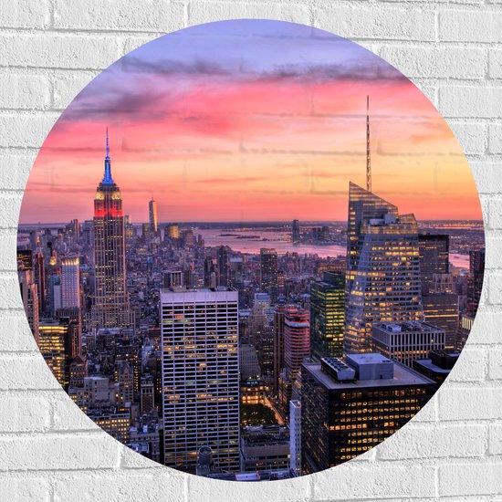 WallClassics - Muursticker Cirkel - Uitzicht over de Stad New York bij Zonsopkomst - 90x90 cm Foto op Muursticker