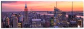 WallClassics - Dibond - Uitzicht over de Stad New York bij Zonsopkomst - 60x20 cm Foto op Aluminium (Met Ophangsysteem)